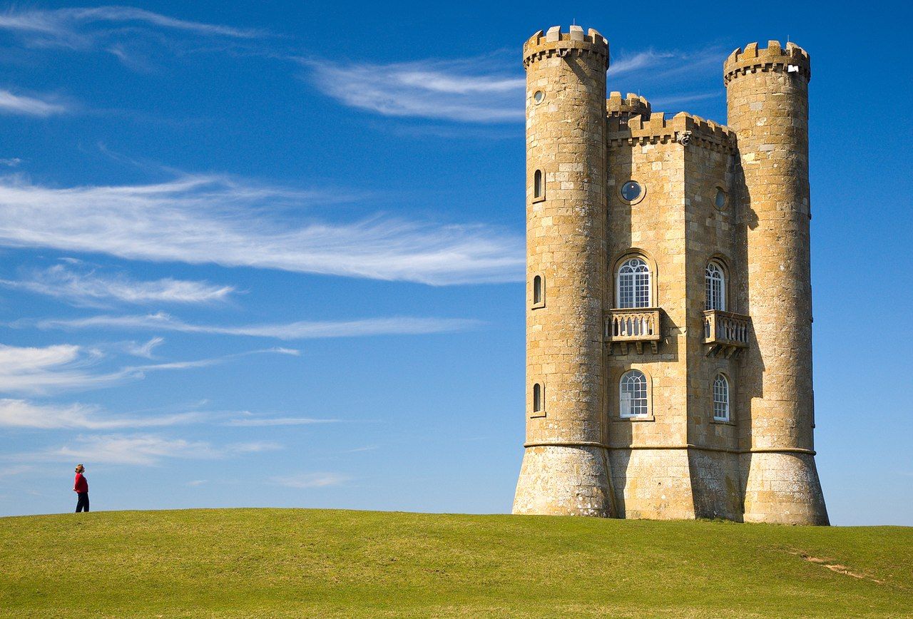 By The author is Newton2 - File:Broadway tower.jpgOwn work, CC BY 2.5, https://commons.wikimedia.org/w/index.php?curid=1949384